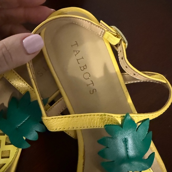 Talbots Yellow Pineapple Sandals 7 - Picture 2 of 4